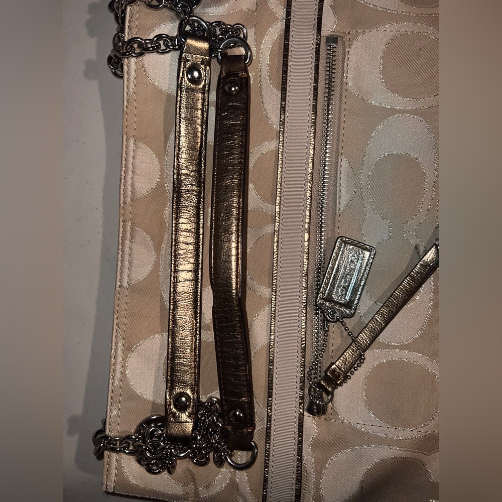 👜 Coach Neutral Logo Chain Bag - Picture 12 of 14